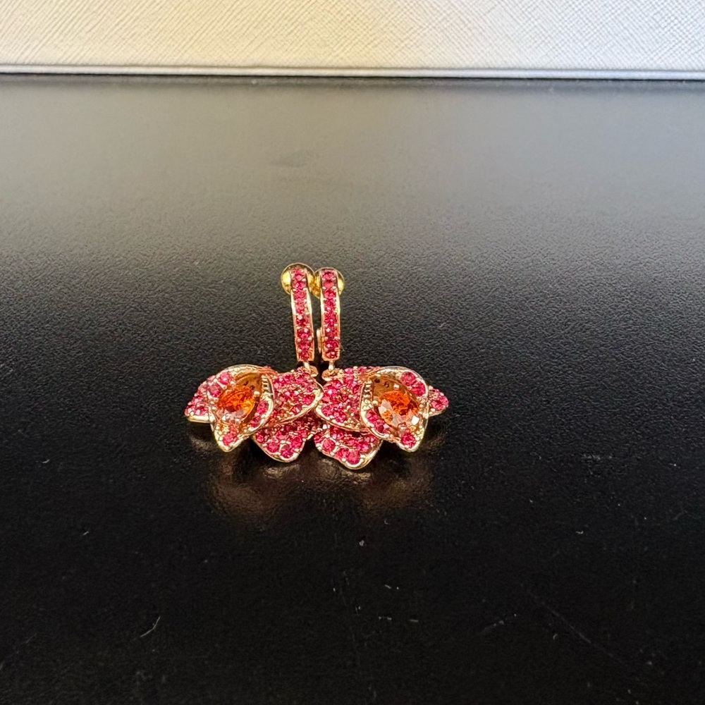 Kate Spade Scarlet Blooms Rose Huggies NWOT - Picture 3 of 14